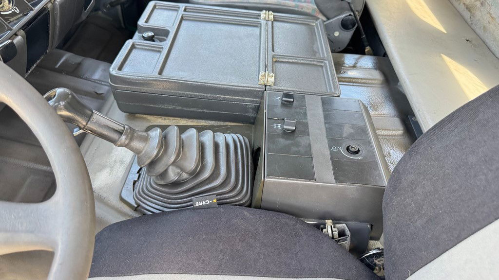 Camion benne Mercedes-Benz SK 3235 8X4 tipper - V8: photos 28