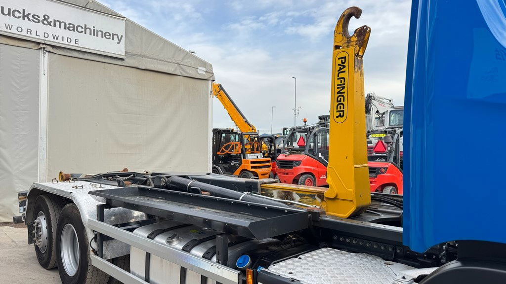 Scania P 360 6x2 palfinger abroll tipper - steering axle - Camion porte-conteneur/ Caisse mobile: photos 4 Scania P 360 6x2 palfinger abroll tipper - steering axle - Camion porte-conteneur/ Caisse mobile: photos 4