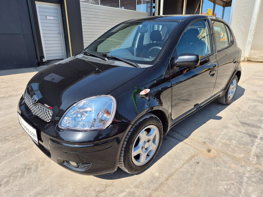 Toyota Yaris 1.3 - Petrol - 5 Doors - AC - Voiture à hayon: photos 1 Toyota Yaris 1.3 - Petrol - 5 Doors - AC - Voiture à hayon: photos 1