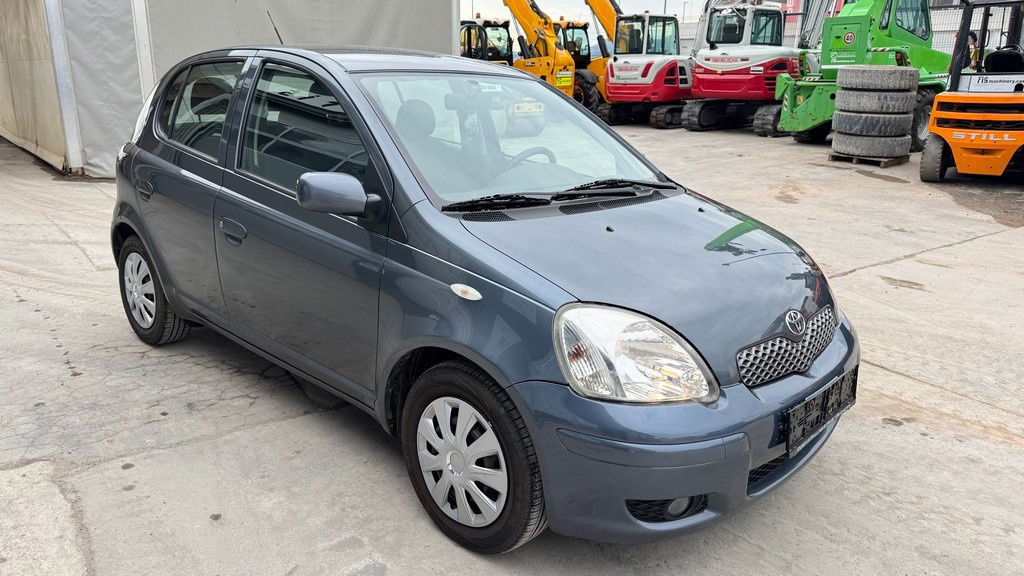 Toyota Yaris 1.3 - Petrol - 5 Doors - AC - Voiture: photos 2 Toyota Yaris 1.3 - Petrol - 5 Doors - AC - Voiture: photos 2