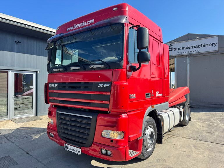 DAF XF 105.460 4x2 tractor unit - tipp. hydr. - Tracteur routier: photos 1 DAF XF 105.460 4x2 tractor unit - tipp. hydr. - Tracteur routier: photos 1