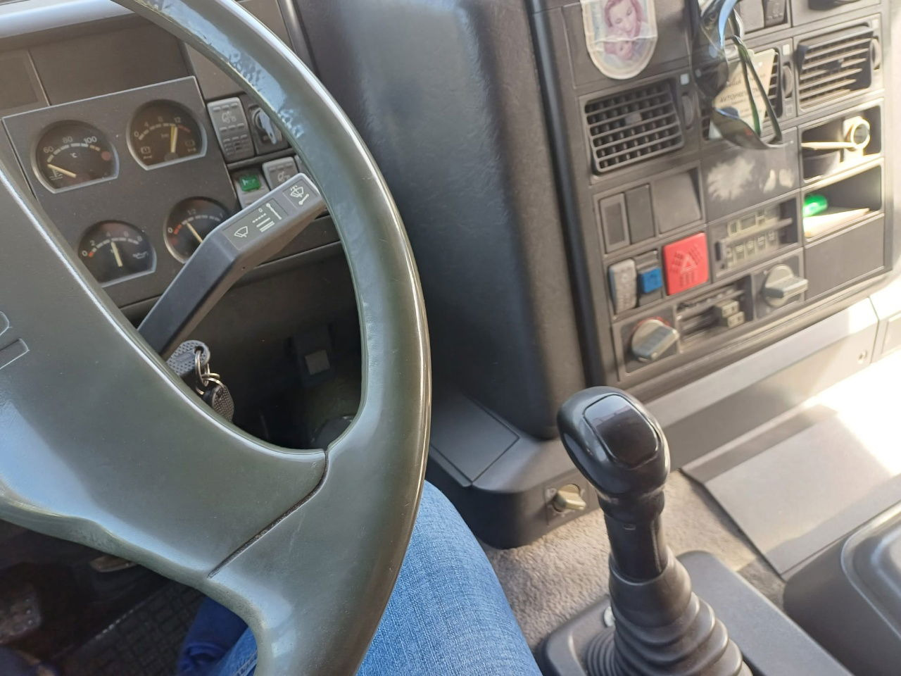 Tracteur routier Iveco Eurotech 440E42 4X2 tractor unit - Perfect: photos 8 Tracteur routier Iveco Eurotech 440E42 4X2 tractor unit - Perfect: photos 8