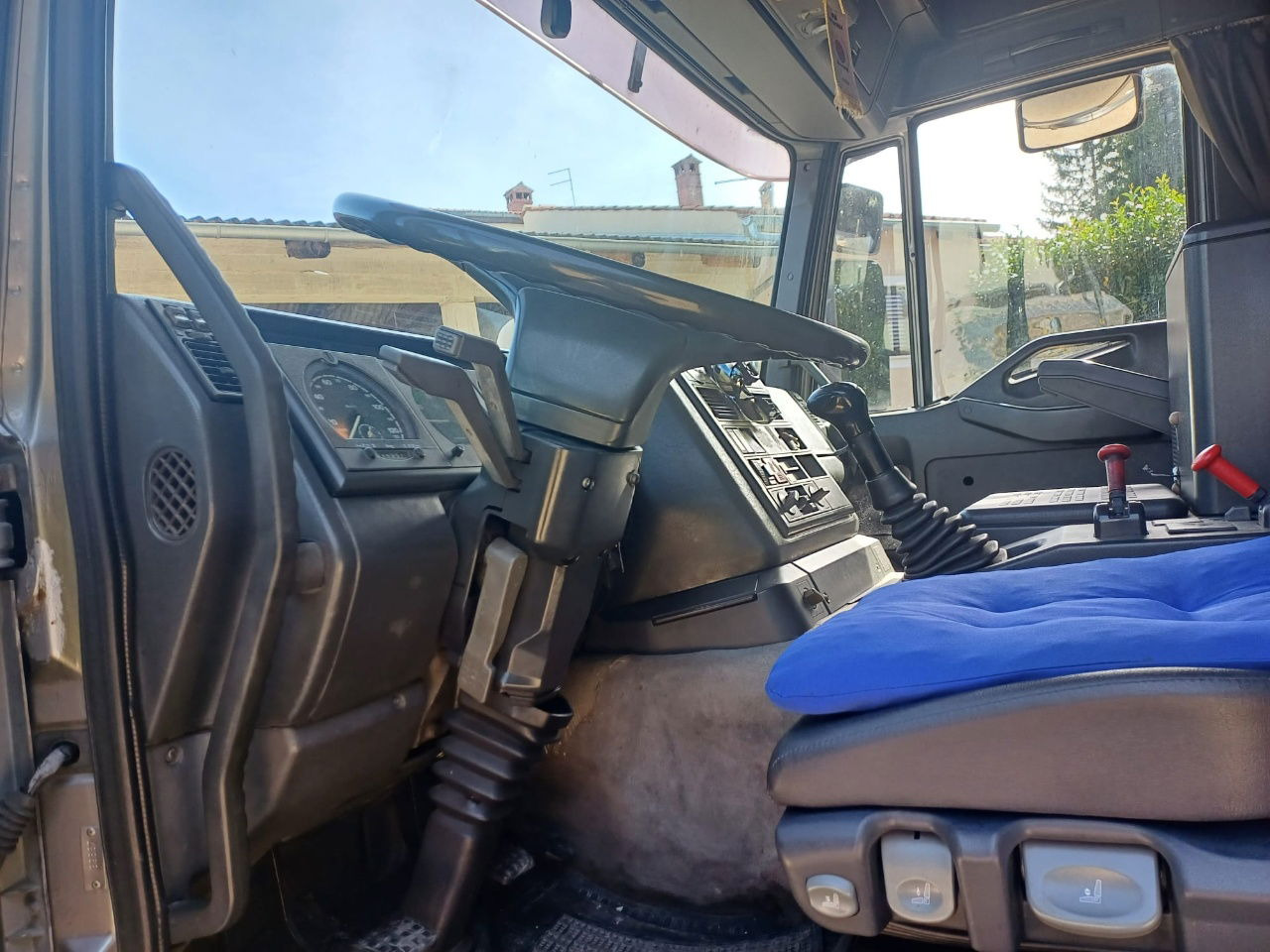 Tracteur routier Iveco Eurotech 440E42 4X2 tractor unit - Perfect: photos 6 Tracteur routier Iveco Eurotech 440E42 4X2 tractor unit - Perfect: photos 6