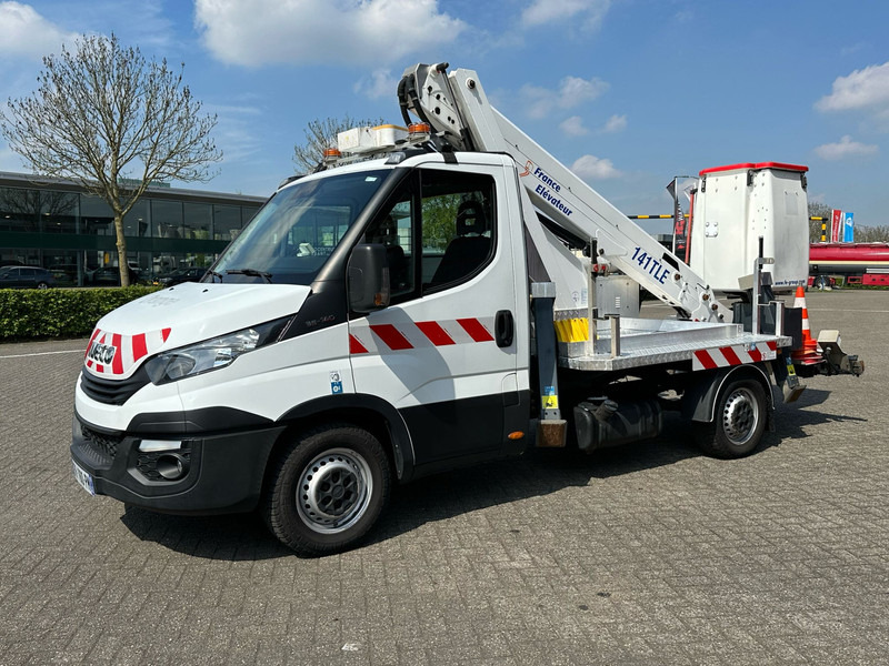 Iveco Daily 35S14 APK 10-07-2026 14 meter, 4x stamped, 413 working hours - Véhicule utilitaire: photos 3 Iveco Daily 35S14 APK 10-07-2026 14 meter, 4x stamped, 413 working hours - Véhicule utilitaire: photos 3