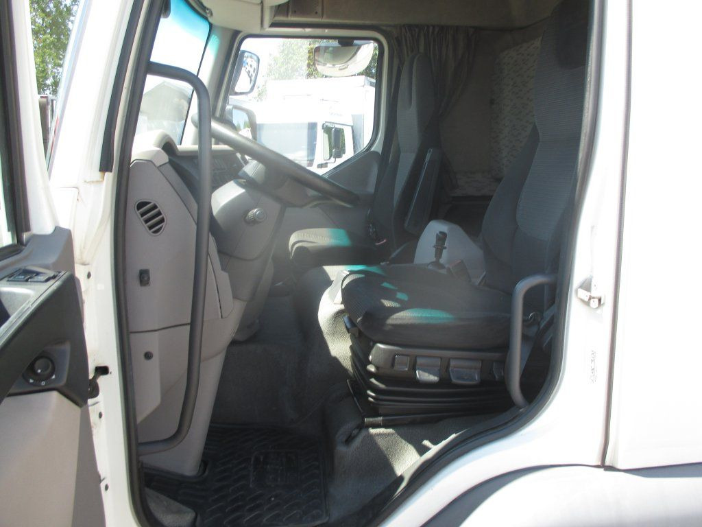 DAF LF 260 - Camion à rideaux coulissants: photos 5 DAF LF 260 - Camion à rideaux coulissants: photos 5