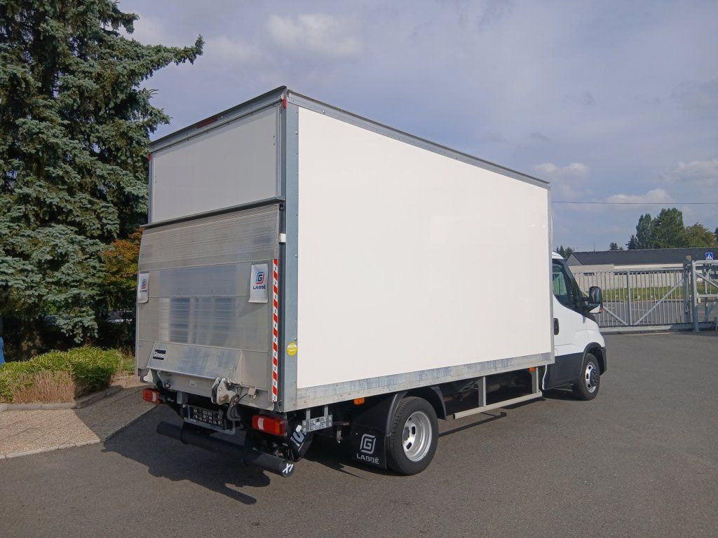 Iveco 35C16 Daily 3,0l - Fourgon grand volume: photos 4 Iveco 35C16 Daily 3,0l - Fourgon grand volume: photos 4