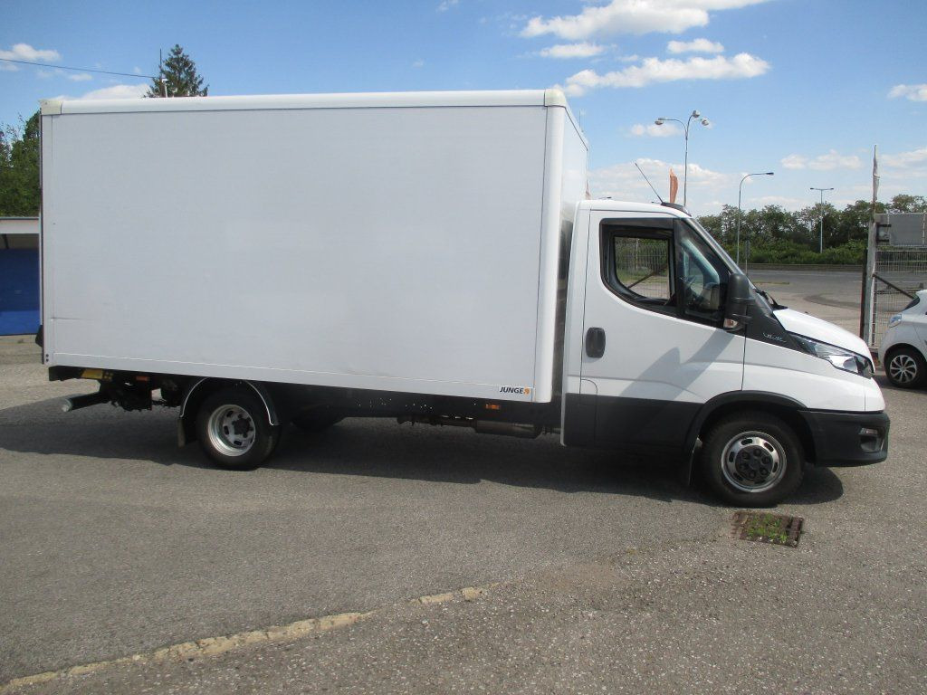 Iveco Daily 35C16 - Fourgon grand volume: photos 4 Iveco Daily 35C16 - Fourgon grand volume: photos 4
