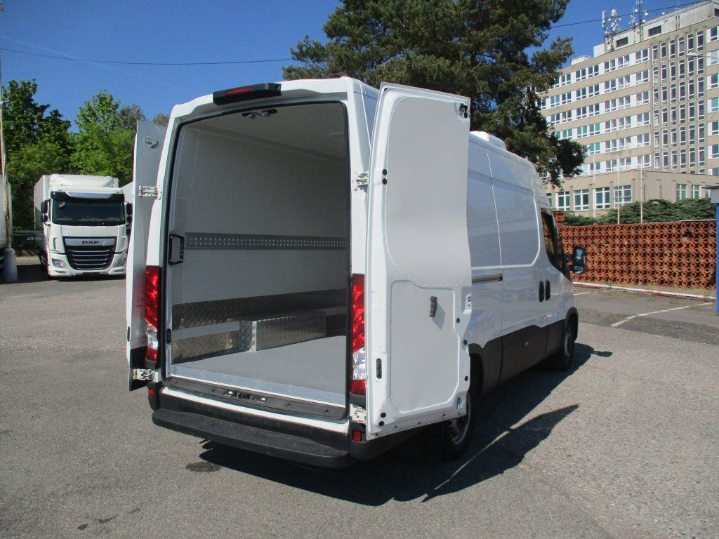 Utilitaire frigorifique Iveco Daily 35S16 2.3L: photos 8
