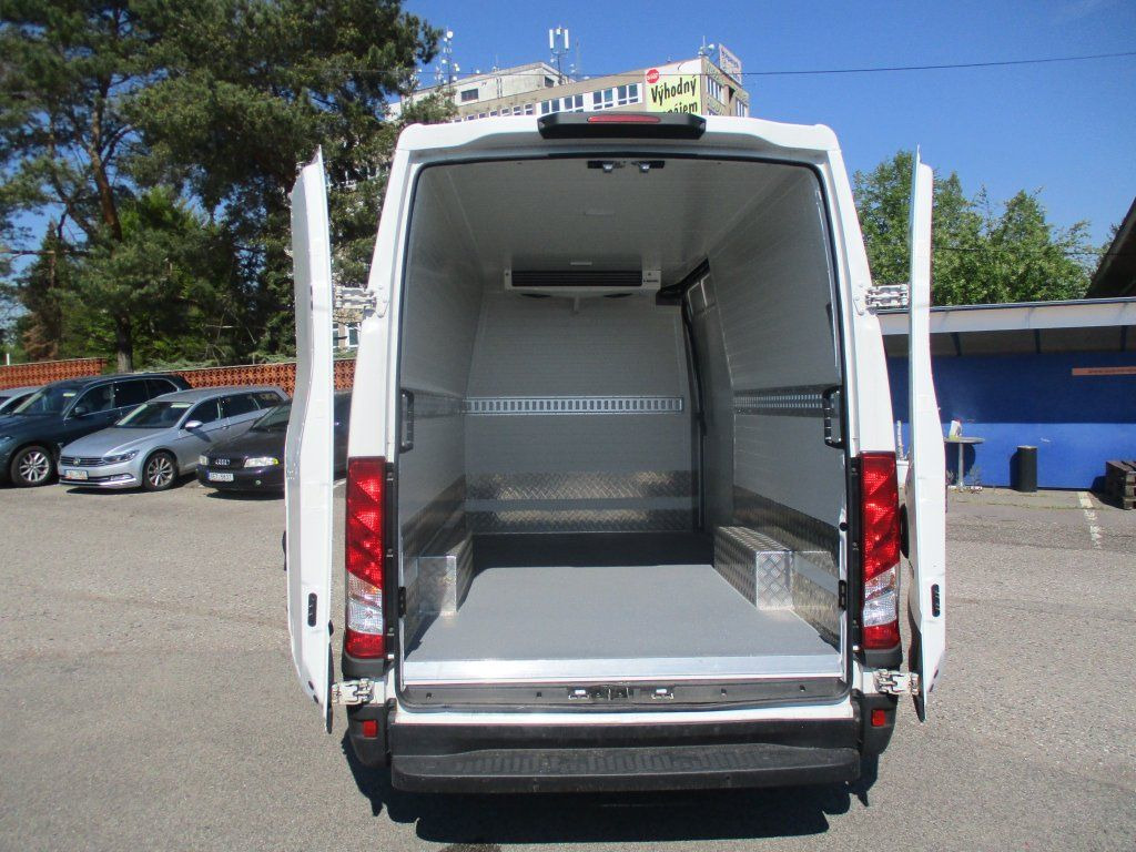 Utilitaire frigorifique Iveco Daily 35S16 2.3L: photos 10