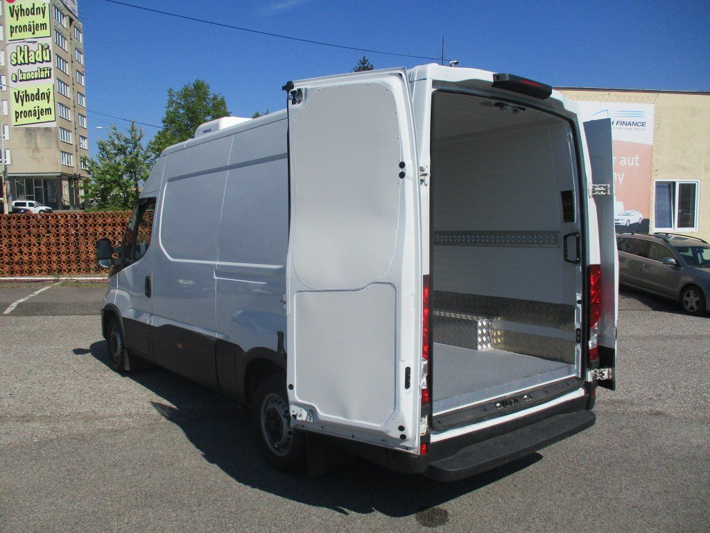 Utilitaire frigorifique Iveco Daily 35S16 2.3L: photos 12