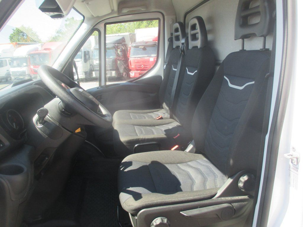 Fourgon utilitaire Iveco Daily 35S16: photos 11