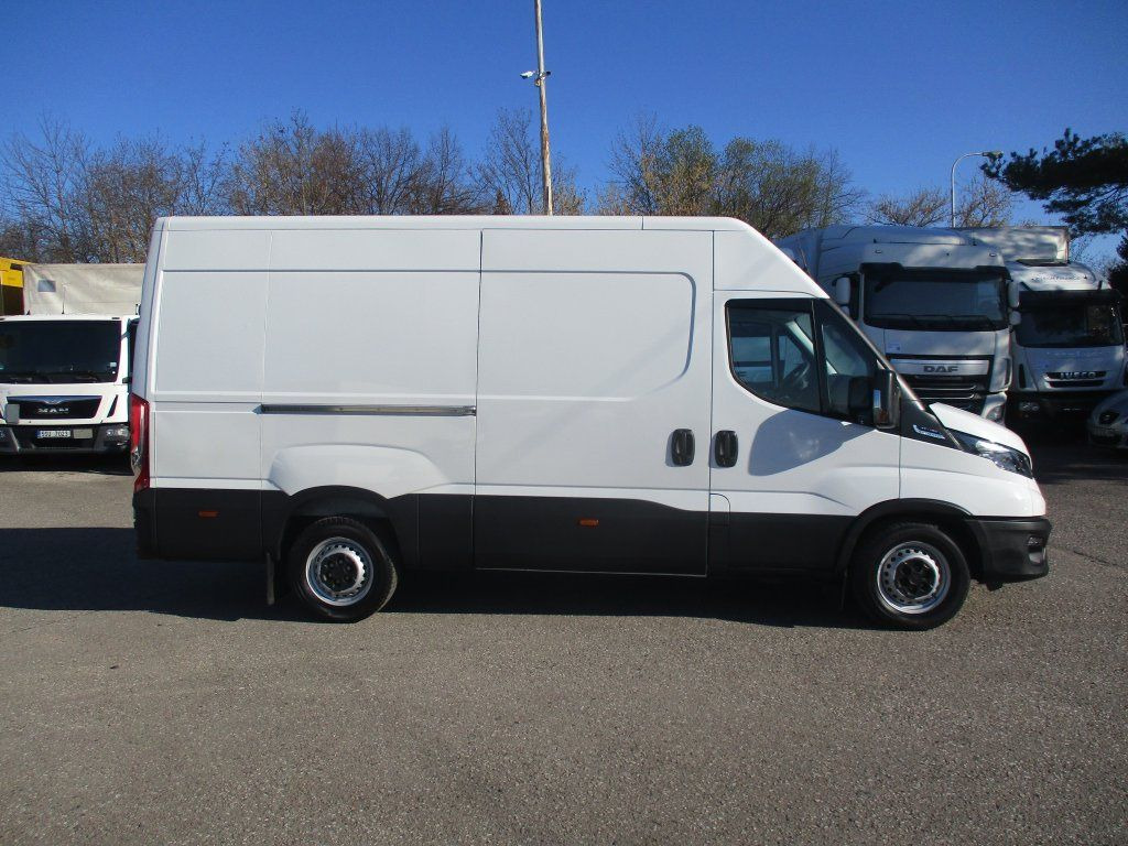 Iveco Daily 35S16 - Fourgon utilitaire: photos 3 Iveco Daily 35S16 - Fourgon utilitaire: photos 3