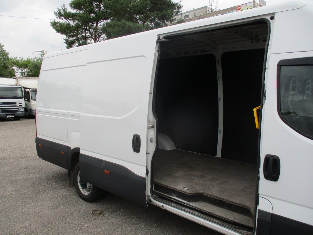 Iveco Daily 35S16 - Fourgon utilitaire: photos 5 Iveco Daily 35S16 - Fourgon utilitaire: photos 5