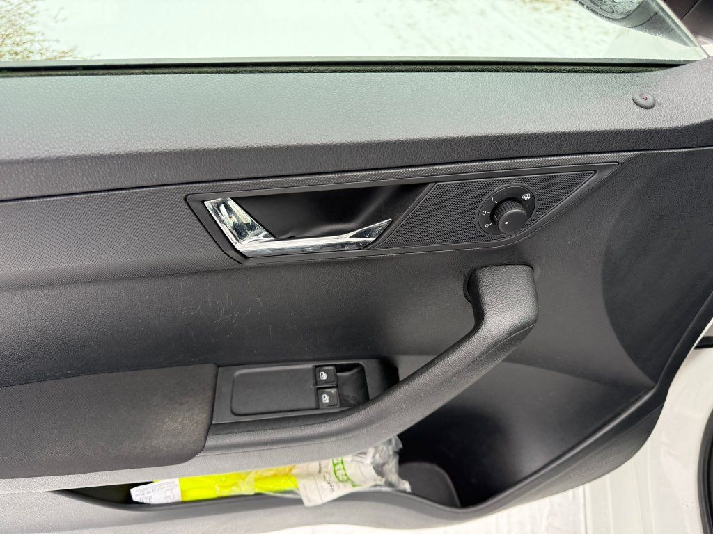 Skoda 1,4TDi kombi - crédit-bail Skoda 1,4TDi kombi: photos 12 Skoda 1,4TDi kombi - crédit-bail Skoda 1,4TDi kombi: photos 12