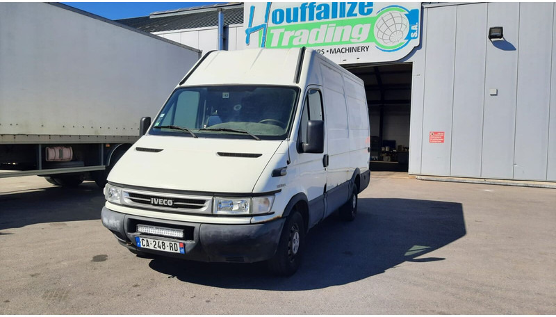 Iveco Daily 35S12 - Fourgon utilitaire: photos 2 Iveco Daily 35S12 - Fourgon utilitaire: photos 2