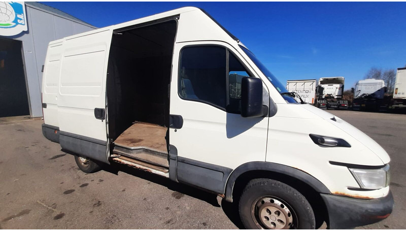 Iveco Daily 35S12 - Fourgon utilitaire: photos 4 Iveco Daily 35S12 - Fourgon utilitaire: photos 4