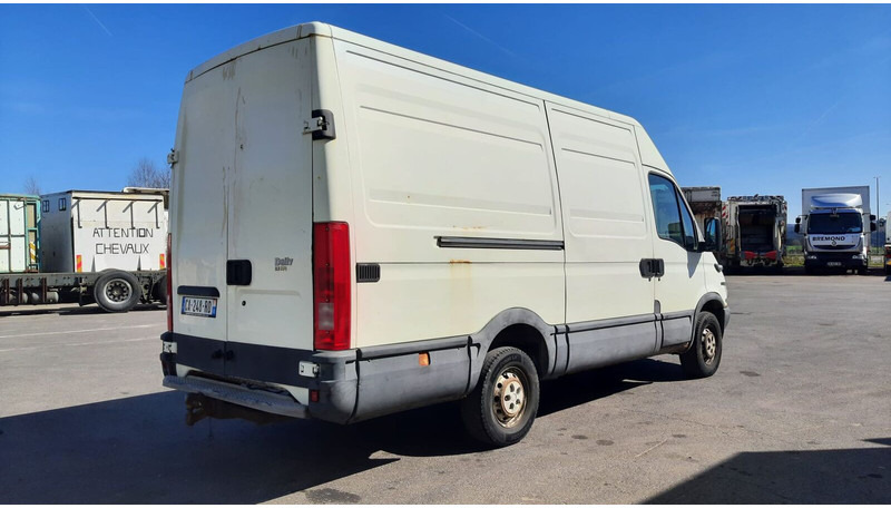 Iveco Daily 35S12 - Fourgon utilitaire: photos 3 Iveco Daily 35S12 - Fourgon utilitaire: photos 3