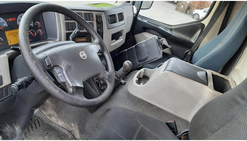 Volvo FL 240 - Camion à rideaux coulissants: photos 5 Volvo FL 240 - Camion à rideaux coulissants: photos 5