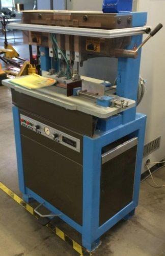 Josef Foellmer IRAM 400-4 four spindle paper drilling machine - Machine d'impression: photos 1 Josef Foellmer IRAM 400-4 four spindle paper drilling machine - Machine d'impression: photos 1