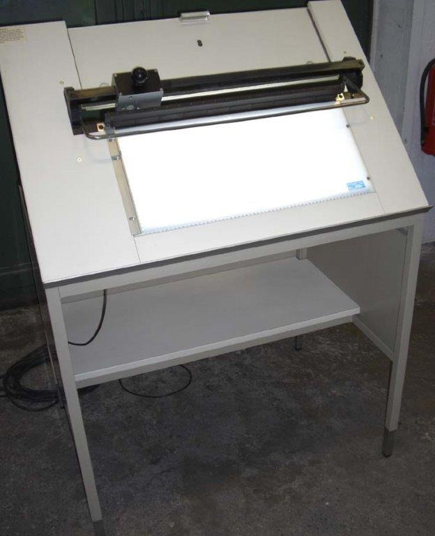 Mega steel cutter 699-2 on light table with waste box - Massicot: photos 1 Mega steel cutter 699-2 on light table with waste box - Massicot: photos 1