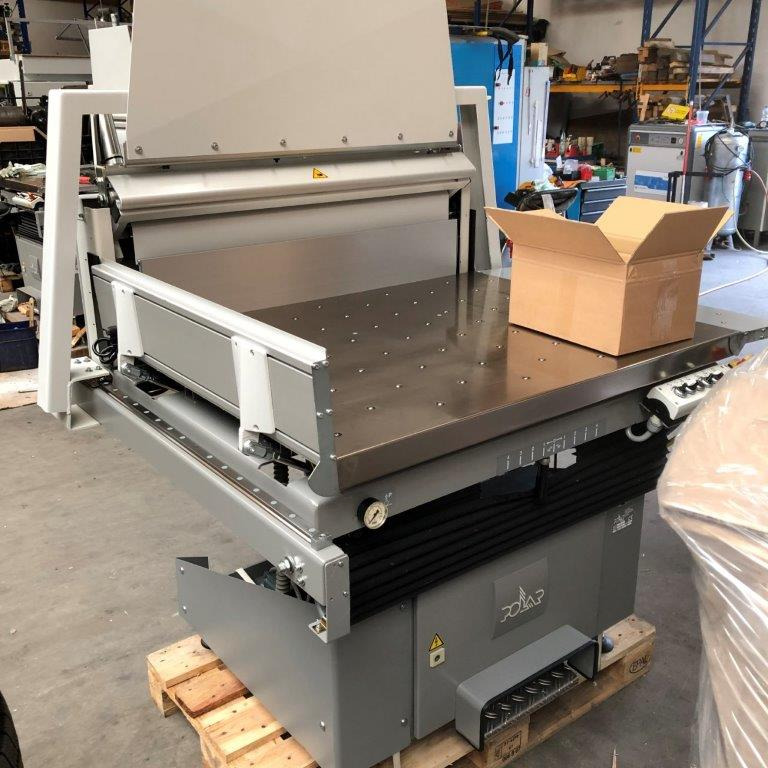 Polar 115 XT cutting line with RA-4 jogger and two LW 1000-4 and LW 1000-4-EV pile lifters and optional counting scale - Massicot: photos 5 Polar 115 XT cutting line with RA-4 jogger and two LW 1000-4 and LW 1000-4-EV pile lifters and optional counting scale - Massicot: photos 5