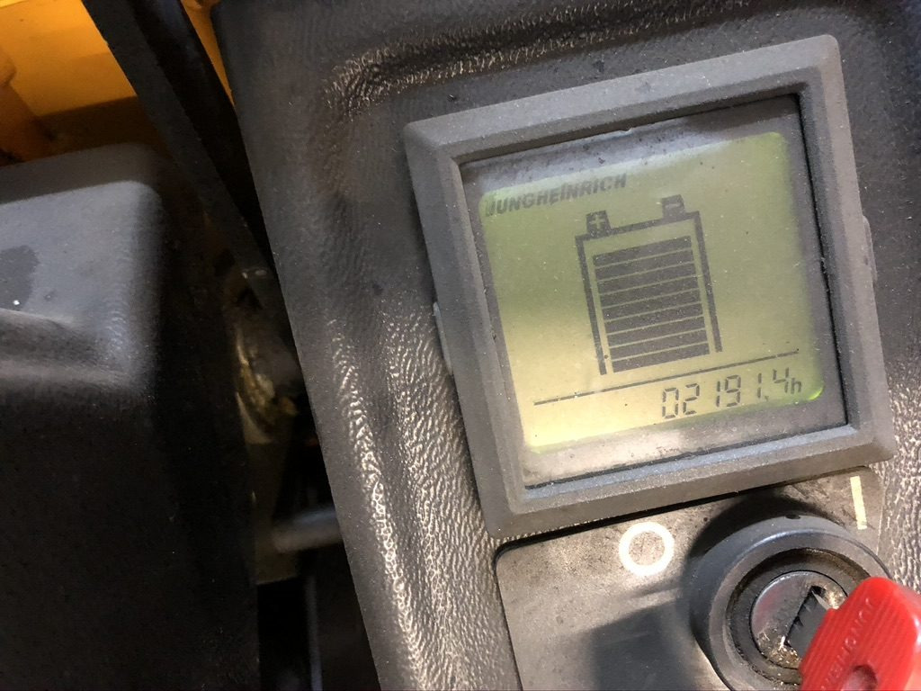 Chariot élévateur électrique Three-wheel electric front loader Jungheinrich EFG DF 15 with duplex mast and Meyer roller clamp: photos 11