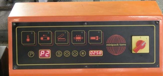 Torre Minipack FM 76 A Digit Semi Automatic Hood Shrinker - Machine d'emballage et de conditionnement: photos 2 Torre Minipack FM 76 A Digit Semi Automatic Hood Shrinker - Machine d'emballage et de conditionnement: photos 2