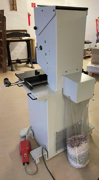 Two spindle paper drilling machine Hang 117-11 - Machine d'impression: photos 3 Two spindle paper drilling machine Hang 117-11 - Machine d'impression: photos 3