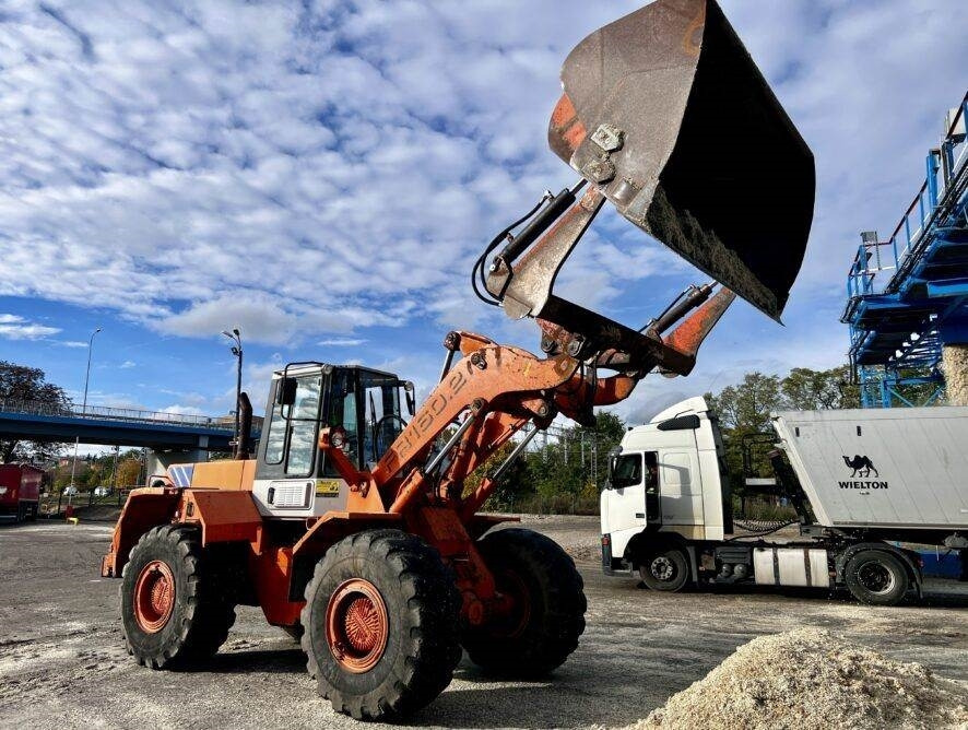 Fiat-Hitachi FR160 High Tip 5m3 - Chargeuse sur pneus: photos 2 Fiat-Hitachi FR160 High Tip 5m3 - Chargeuse sur pneus: photos 2