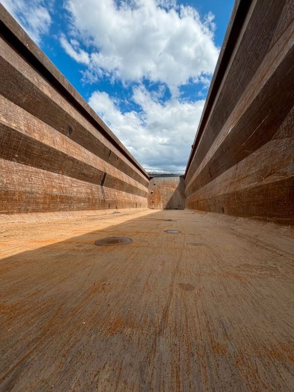 Lück SKF35 Stahl/ 55m³/Liftachse Lück SKF35 Stahl/ 55m³/Liftachse - Semi-remorque benne: photos 5 Lück SKF35 Stahl/ 55m³/Liftachse Lück SKF35 Stahl/ 55m³/Liftachse - Semi-remorque benne: photos 5