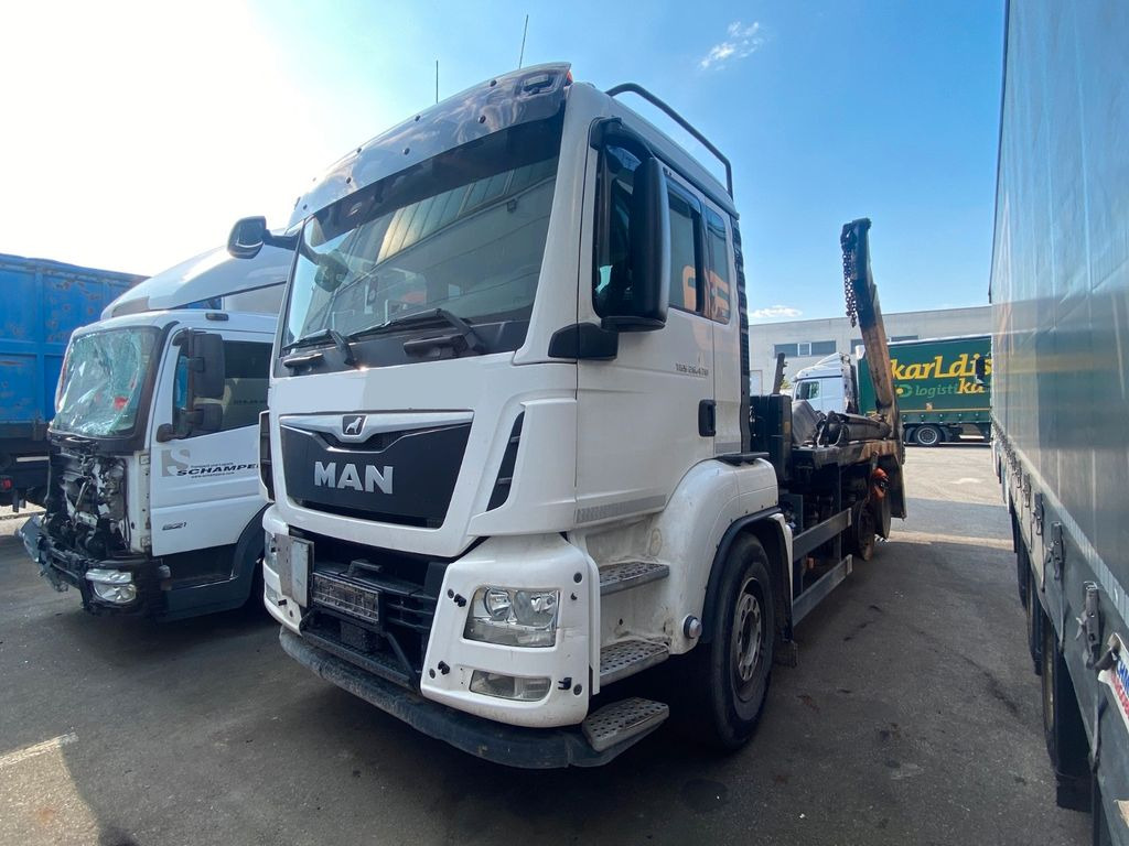 MAN TGS 26.470 26.440 - Camion multibenne: photos 1 MAN TGS 26.470 26.440 - Camion multibenne: photos 1