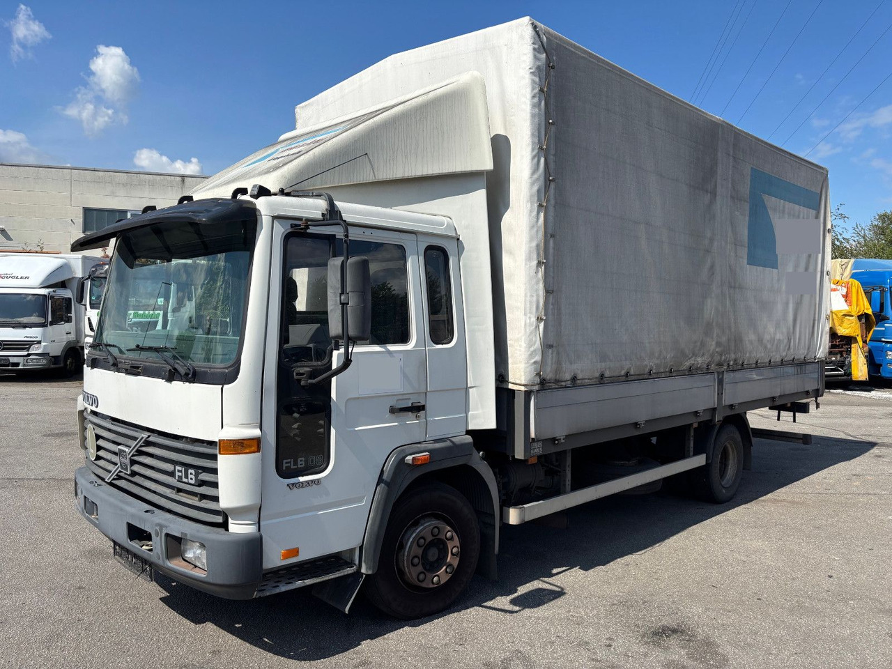 Volvo FL6 Klima/Luftfederung - Utilitaire plateau baché: photos 1 Volvo FL6 Klima/Luftfederung - Utilitaire plateau baché: photos 1