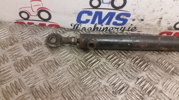 Case International Assistor Ram, Please Check By Photos. - Hydraulique pour Tracteur agricole: photos 2 Case International Assistor Ram, Please Check By Photos. - Hydraulique pour Tracteur agricole: photos 2