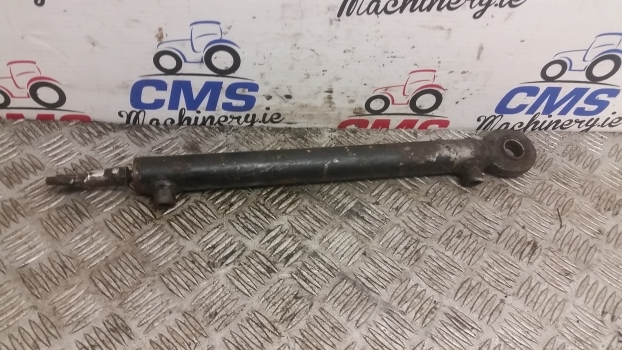 Case International Assistor Ram, Please Check By Photos. - Hydraulique pour Tracteur agricole: photos 1 Case International Assistor Ram, Please Check By Photos. - Hydraulique pour Tracteur agricole: photos 1