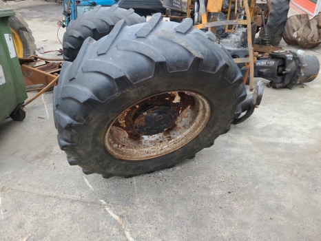 Case Jx80 New Hollland Td5, Td5000 Fiat 90, 93,94 Front Wheel Rim 340x85r24 - Jante pour Machine agricole: photos 1 Case Jx80 New Hollland Td5, Td5000 Fiat 90, 93,94 Front Wheel Rim 340x85r24 - Jante pour Machine agricole: photos 1