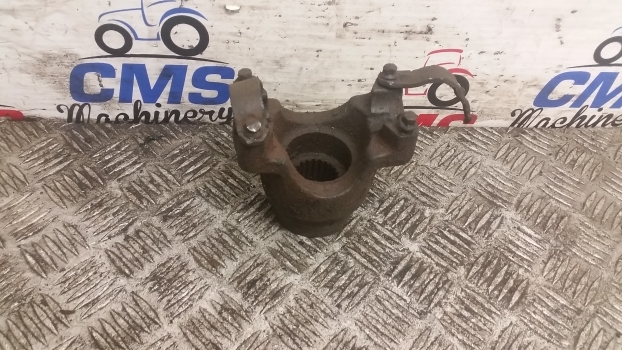 Caterpillar Th 406, 407, 336, 337 Rear Axle Pinion Flange 320-8554 - Essieu arrière pour Chariot télescopique: photos 1 Caterpillar Th 406, 407, 336, 337 Rear Axle Pinion Flange 320-8554 - Essieu arrière pour Chariot télescopique: photos 1