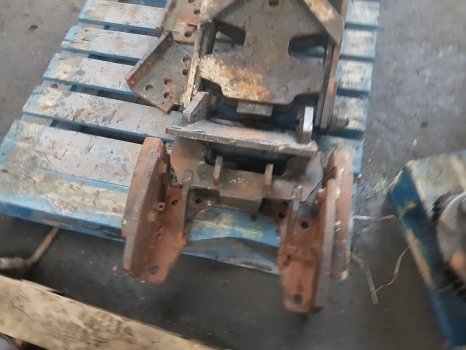Deutz Dxbis110, Dx110, 140, 145 Dx Pick Up Hitch Parts 0000 - Attache rapide pour Tracteur agricole: photos 5 Deutz Dxbis110, Dx110, 140, 145 Dx Pick Up Hitch Parts 0000 - Attache rapide pour Tracteur agricole: photos 5