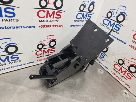 Fendt 415, 400 Vario Series, Stabiliser Bracket Rh H404870040021, H404870040051 - Suspension: photos 2 Fendt 415, 400 Vario Series, Stabiliser Bracket Rh H404870040021, H404870040051 - Suspension: photos 2