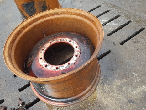 Fendt 724 S4 Massey Ferguson Front Wheel Rim W18x28, Red H718701024018 - Jante pour Tracteur agricole: photos 1 Fendt 724 S4 Massey Ferguson Front Wheel Rim W18x28, Red H718701024018 - Jante pour Tracteur agricole: photos 1