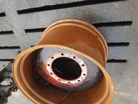 Fendt 724 S4 Massey Ferguson Front Wheel Rim W18x28, Red H718701024018 - Jante pour Tracteur agricole: photos 5 Fendt 724 S4 Massey Ferguson Front Wheel Rim W18x28, Red H718701024018 - Jante pour Tracteur agricole: photos 5
