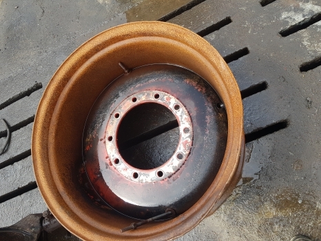 Fendt 724 S4 Massey Ferguson Front Wheel Rim W18x28, Red H718701024018 - Jante pour Tracteur agricole: photos 3 Fendt 724 S4 Massey Ferguson Front Wheel Rim W18x28, Red H718701024018 - Jante pour Tracteur agricole: photos 3