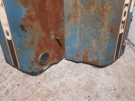 Ford 10 Series 5610, 6610, 7410, 7610, 6810 Sq Cab Bonnet Hood Panel 2 Holes - Capot pour Tracteur agricole: photos 2 Ford 10 Series 5610, 6610, 7410, 7610, 6810 Sq Cab Bonnet Hood Panel 2 Holes - Capot pour Tracteur agricole: photos 2