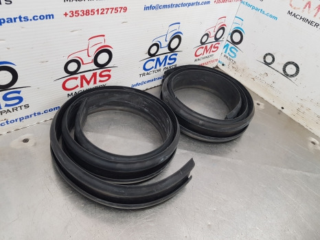 Ford 1000, 600 Series, 4000, 4600 Mudguard Rubber Gasket Pair 81825478 - Aile: photos 3 Ford 1000, 600 Series, 4000, 4600 Mudguard Rubber Gasket Pair 81825478 - Aile: photos 3