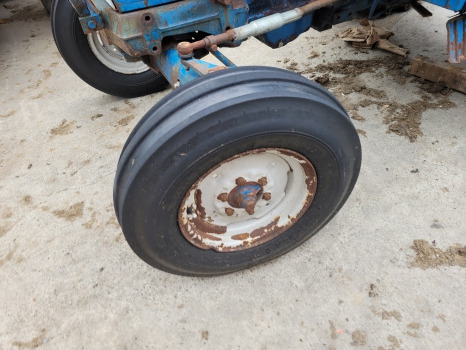 Roue complète Ford 2600, 3600, 4600, 4000 Pair Front Wheel Rim And Tyre 7.50-16 Original Fomoco: photos 6