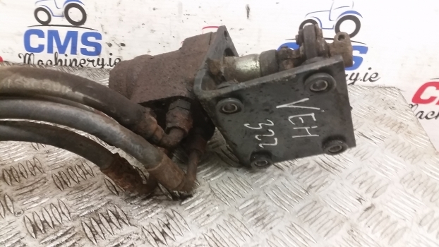 Ford 30, 10 S 4630 Danfoss Steering Motor Valve 83986295, E9223a244ba, 150n1260 - Commande de gouvernail pour Tracteur agricole: photos 3 Ford 30, 10 S 4630 Danfoss Steering Motor Valve 83986295, E9223a244ba, 150n1260 - Commande de gouvernail pour Tracteur agricole: photos 3