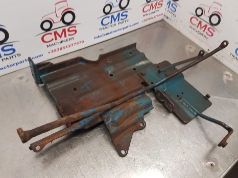 Ford 4600, 3600, 2600, 7600 Engine Bonnet Support E4nn16b814ba, 83953493 - Capot pour Tracteur agricole: photos 3 Ford 4600, 3600, 2600, 7600 Engine Bonnet Support E4nn16b814ba, 83953493 - Capot pour Tracteur agricole: photos 3