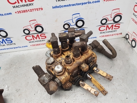 Ford 655, 655a, 550, 555, 555a Digger Loader Control Hydraulic Valve Complete - Valve hydraulique pour Tractopelle: photos 1 Ford 655, 655a, 550, 555, 555a Digger Loader Control Hydraulic Valve Complete - Valve hydraulique pour Tractopelle: photos 1