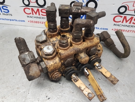 Ford 655, 655a, 550, 555, 555a Digger Loader Control Hydraulic Valve Complete - Valve hydraulique pour Tractopelle: photos 3 Ford 655, 655a, 550, 555, 555a Digger Loader Control Hydraulic Valve Complete - Valve hydraulique pour Tractopelle: photos 3