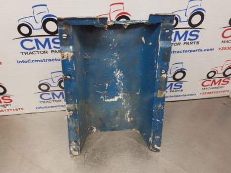 Ford 6610, 7710, 5610, 7410 Series Cab Steering Column Panel 83931786 - Cabine et intérieur pour Tracteur agricole: photos 3 Ford 6610, 7710, 5610, 7410 Series Cab Steering Column Panel 83931786 - Cabine et intérieur pour Tracteur agricole: photos 3