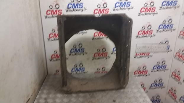 Ford 6710, 7710 Radiator Cowling E5nn8146ba, E5nn8146da - Système de refroidissement pour Tracteur agricole: photos 3 Ford 6710, 7710 Radiator Cowling E5nn8146ba, E5nn8146da - Système de refroidissement pour Tracteur agricole: photos 3